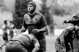 Ainsi, un jeune joueur du top 14 gagne en moyenne 7500€ par mois, tandis qu'une star internationale comme matt giteau du rc toulon gagnera autour de 75 000 € par mois, soit 900 000 €. Combien Gagne Un Joueur De Rugby L Enquete Sport