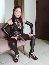 Filipina dominatrix