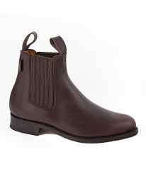 Más allá de romerias y ferias, las botas y botines se han convertido en un artículo demandado por exigentes clientes para vestir en ciudad y para el día a día. Bota Feston Valverde Botas
