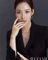 박민영이 기상청 총괄예보과장, 송강이 특보 담당 예보관, 윤박이 대변인실 통보관 역을 맡았다. ë°•ë¯¼ì˜ ë°°ìš° ë‚˜ë¬´ìœ„í‚¤