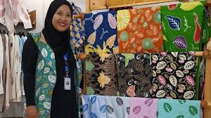 Indonesia memiliki beragam motif batik dari berbagai daerah yang menjadi ciri khas budaya nusantara hingga hari ini. Lima Motif Batik Belitung Terpopuler Ada Daun Simpor Yang Dikenakan Putri Indonesia 2018 Pos Belitung