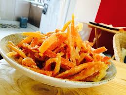 La ricetta con dosi e foto passo passo preparata con la la pentola elettrica protagonista imperitura delle feste natalizie, la scorza d'arancia candita è l'ossessione degli amanti quando le bucce vi sembreranno traslucide saranno pronte; Scorzette Di Arancia Candite Ammazza Che Bonta