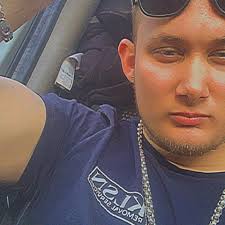 Is anyone able to tidy my front garden up this afternoon before 5 please