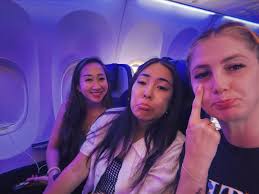 the girls ✓ the island ✓ the vibes ✓