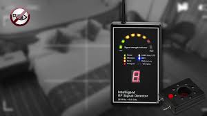 Vamos a comparar los mejores, para aclarar de una vez esas dudas que puedan quedar. Como Saber Si Hay Camaras En Un Cuarto Detector De Camaras Ocultas Microfonos Y Radio Frecuencias Youtube