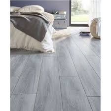 Le stratifié est un revêtement de sol aux multiples facettes. Revetement De Sol Stratifie Decor Chene Gris Victory Sol Stratifie Parquet Stratifie Stratifie