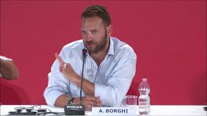 Dopo aver recitato per ozpetek in napoli velata ecco che alessandro borghi si è cimentato in una prova di tutto rispetto interpretando la vera storia di cucchi nel film sulla mia pelle. Alessandro Borghi A Venezia 75 Parla Di Sulla Mia Pelle Su Spettacolomania It Youtube