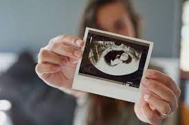 Das Ungeborene Im Mutterleib Was Kann Das Baby In Welchem Monat Eltern De