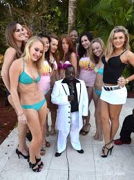 Unusually small head man with various howard stern show related comedians,nov. Beetlepimp Bilder