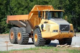 Though the numbers can vary depending on the size, type, and model of your machine, larger dump trucks can often carry between 10 and 14 cubic yards of finer material. How Many Cubic Yards In A Dump Truck