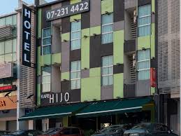 Airport) merupakan sebuah fasilitas di mana pesawat terbang seperti pesawat udara dan helikopter dapat lepas landas dan mendarat. Oyo 232 Hotel De Angsana Qantas Hotels