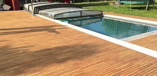 Poolumrandung Aus Robinie Robinienholz Ist Das Harteste Holz Europas Und Kommt Aus Okologisch Nachhaltigem Anbau Fassade Holz Robinie Terrasse Holz