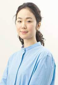 清楚系も汚れ役も見事に演じる黒木華 c 文藝春秋 ポートレイト 女優 日本美人