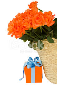 Roses Orange Avec Boite Cadeau Photos Freeimages Com Nous garantissons une livraison en parfaite condition. freeimages com