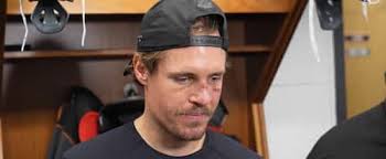 Matthew Poitras demeurera dans la LNH