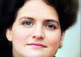 Eloisa Bravo's Instagram, Twitter & Facebook