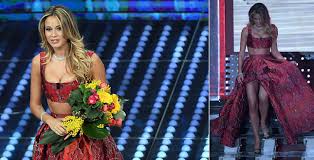 Il 7 febbraio 2017 è ospite della prima serata del festival di sanremo. Diletta Leotta Seduce Sanremo Con Un Abito Da Favola Spacco E Scollatura Sono Super Sexy Guarda Le Foto Gossip