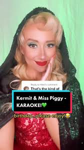 Kermit the Frog and Miss Piggy Disney Karaoke Performance