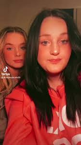 Nicole Squires's Instagram, Twitter & Facebook