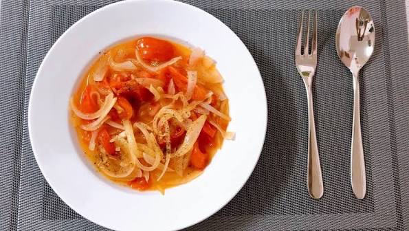 2 Cách làm hành tây xào cà chua thơm ngon, chay mặn đều dùng được