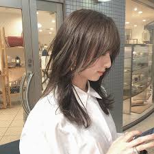 今回は顔まわりを前髪から顔まわりを繋ぐようにして ８トーンのマロングレージュにしました レイヤーカット ヘアカラー 春 髪 色 明るめ 髪 色