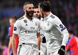 Il a même détenu le record du plus grand nombre de buts en une année civile avant qu'il ne soit cr7 est aussi en première position du classement des meilleurs buteurs de la ligue des champions, avec. Ligue Des Champions Benzema Egale Evra Et Se Rapproche D Un Record De Thierry Henry J O Tokyo Actualites Des Jeux Olympiques De Tokyo 2020