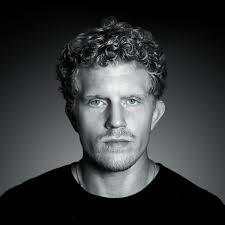 The Fastest Way To Build A One-Person Business (Beginner Guide)