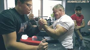 Братья по оружию / universal soldier ii: Schoolboy Vs Bodybuilder 2 0 Arm Wrestling 2019 Youtube
