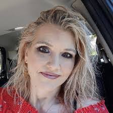 Kristy Goetz's Instagram, Twitter & Facebook