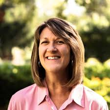 Janine Castro's Instagram, Twitter & Facebook