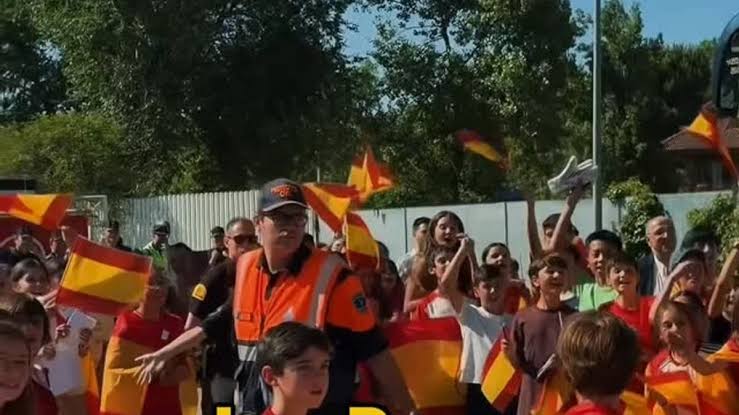 250 niños y niñas de colegios de Las Rozas despiden a la selección