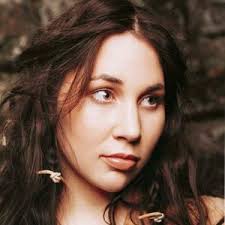 Caitlin Nicol-Thomas biography