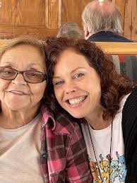 Marie Dinsmore's Instagram, Twitter & Facebook