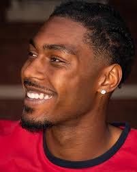 Tryna get into modeling & wanna learn more about it without a manager… TFP? 