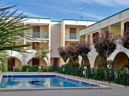 Cerchi altre case e appartamenti in vendita? Residence Lia Con Piscina A Bibione Spiaggia