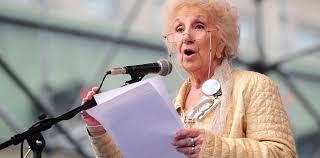 Estela barnes de carlotto (fr); Estela De Carlotto Cuestiono Que Un Chofer Pueda Tener Semejante Escritura Perfecta