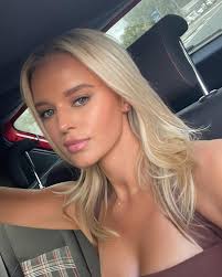 LILY AMOS (@lilyamoss) • Instagram photos and videos