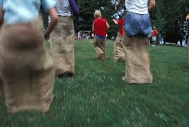 We did not find results for: La Carrera De Saco Es Juego En Grupo Debe Realizarse En Una Superficie Sin Obstaculos Ya Que Las C Carrera De Sacos Juegos Tradicionales Carrera De Obstaculos