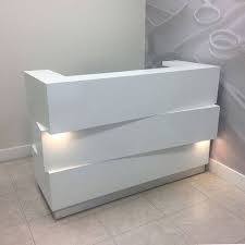 Miami Reception Desk With Built In Led Design Schreibtisch Arztpraxis Design Und Produktdesign