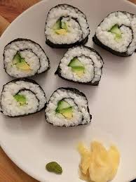 Während der reis gekocht wird, können sie den krebsfleischimitat mit den 2 esslöffeln mayonnaise mischen. Maki Sushi Fur Anfanger Und Geniesser Rezept In 2020 Lebensmittel Essen Rezepte Spritzgeback Rezept