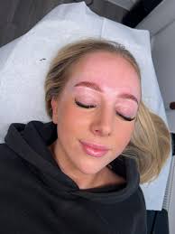 Hiya, my name is Sophie and I am the owner of srmsbeautybar 🤍 I am now  qualified in signature brows and lamination brows, I already offer classic,  hybrid and russian eyelash extensions!