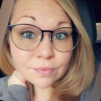 Amy Lasher's Instagram, Twitter & Facebook