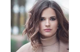 Banyak cewek ragu dan takut untuk memotong rambutnya menjadi pendek. Ketahuilah Ini Model Rambut Pendek Wanita Yang Tren Di Tahun 2021