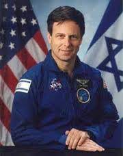 כל פעולות היום יום בתחנת חלל. ××™×œ×Ÿ ×¨×ž×•×Ÿ