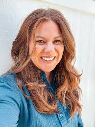 Ann Rowlett's Instagram, Twitter & Facebook