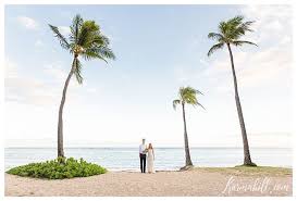 Sweet Elegance Allison Jeremiah S Oahu Beach Wedding Beach Wedding Locations Oahu Wedding Photos Oahu Wedding Venues