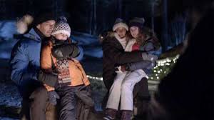 Être le coup de foudre > to be in love at first sight. Notre Avis Critique Coup De Foudre A Noel Tf1 Attachant Feerique Et Familial Nouveautes Tele Com