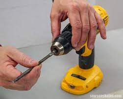 Grip the chuck and handle of the drill firmly and turn the chuck counterclockwise (to the left). How To Put A Bit In A Dewalt Drill Off 54