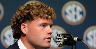 Former Lions OL Gives Advice to Aidan Hutchinson