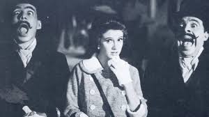 Película dos fantasmas y una muchacha Manuel el loco Valdes Ana Luisa Peluffo Y Germán Valdés tin tan